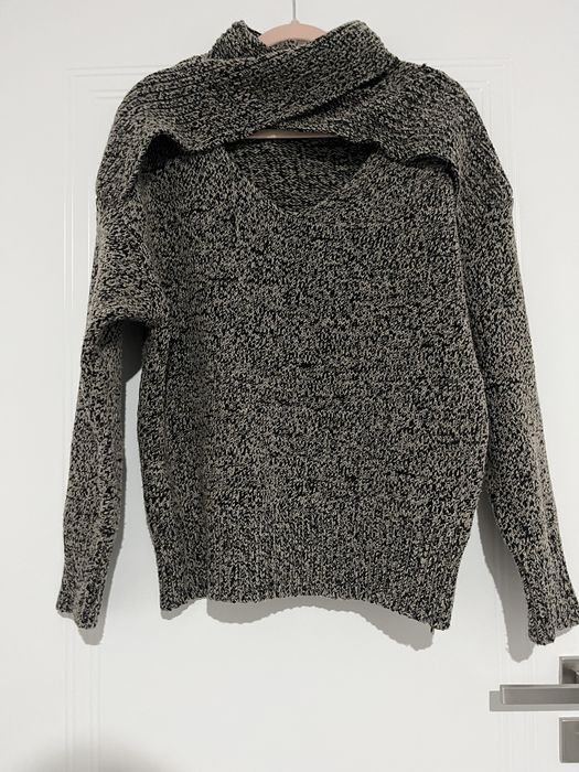 Pulover Zara.