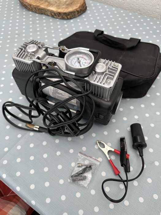 Compresor auto 12v, 2 cilindri, alimentare baterie sau bricheta