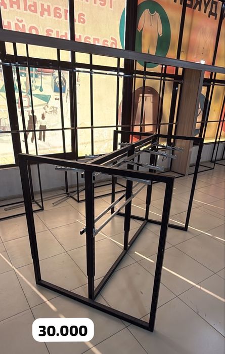 Мебель для магазина одежды