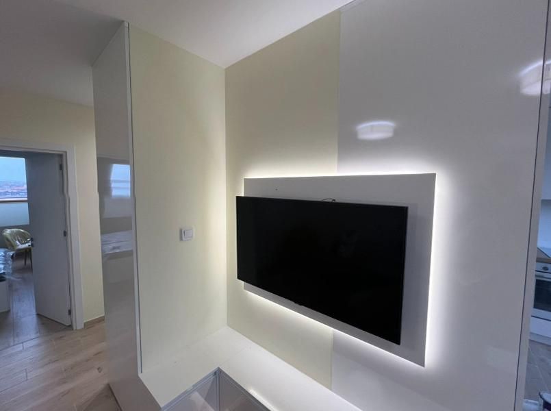 Дава се под наем Тристаен апартамент в София, Зона Б-5 - 80 кв.м за 1200 € - Снимка #2