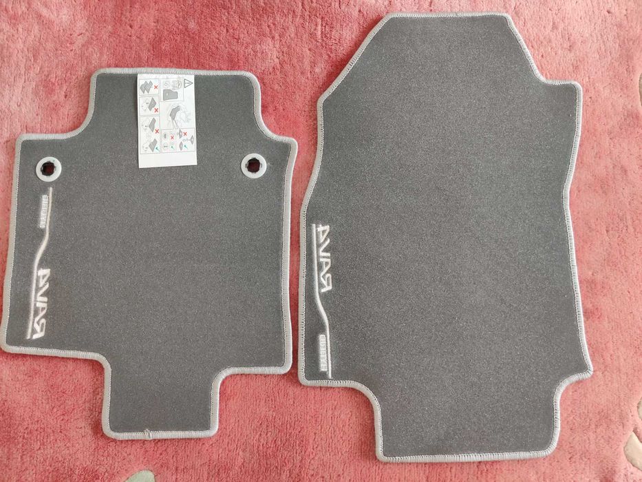 Нови оригинални мокетни стелки за тойота RAV4