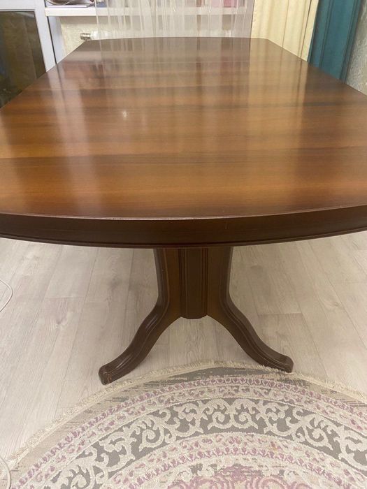 Деревянный стол ручной работы