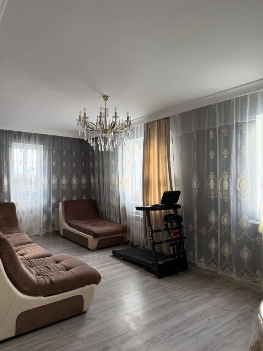 Продается диван в коричневом цвете