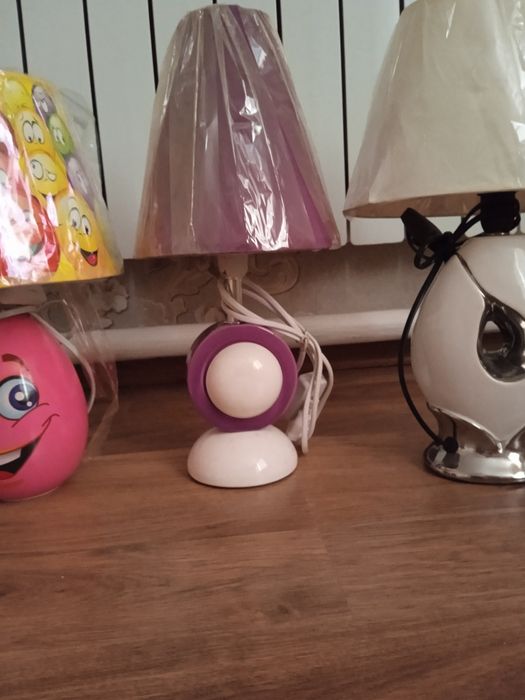 Настольная лампа