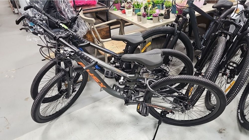 Велосипед 26 цола Алуминиева конструкция дискови спирачки 2 амортисьора палцови команди