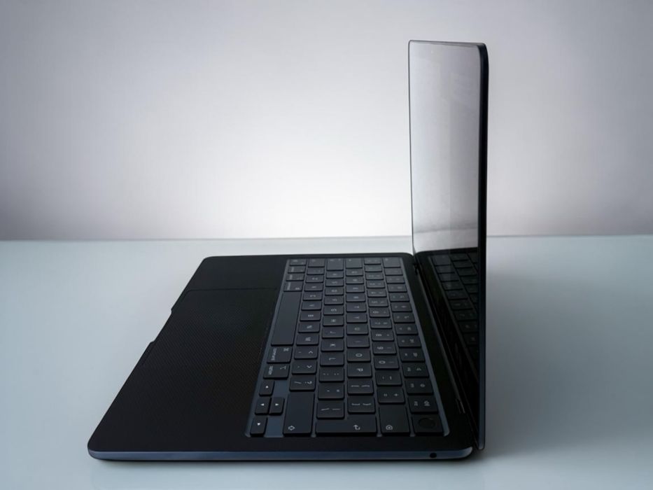 KATO НОВ! Apple MacBook Air 13 M2 2022 8RAM 256GB Midnight Гаранция!