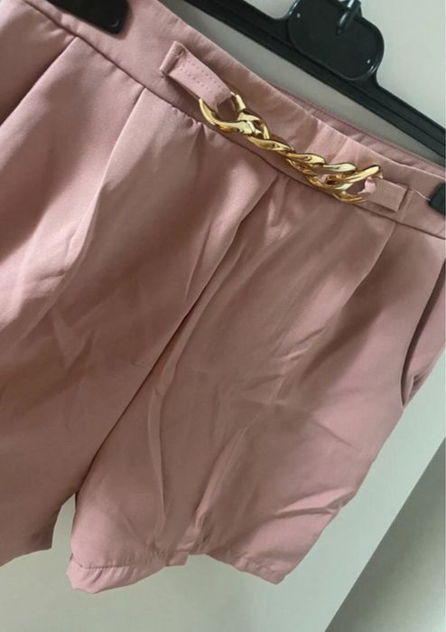Pantaloni scurti eleganti marimea M
