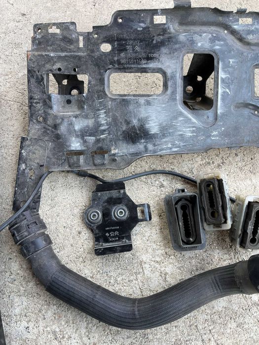 Vand set radiatoare cu electroventilatie . Peugeot 3008  II MOTOR 2 Litri