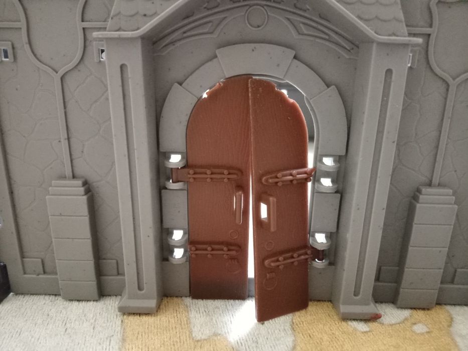 Замки замок дом игрушка продам