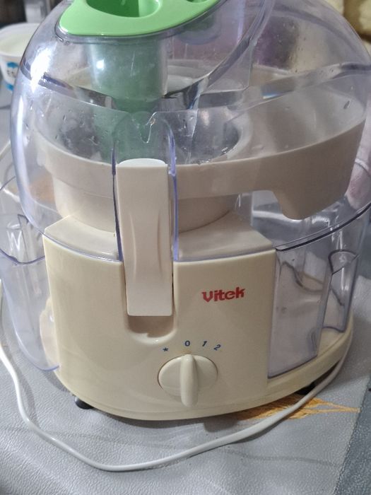 Соковыжималка Vitek в хорошем рабочем состоянии