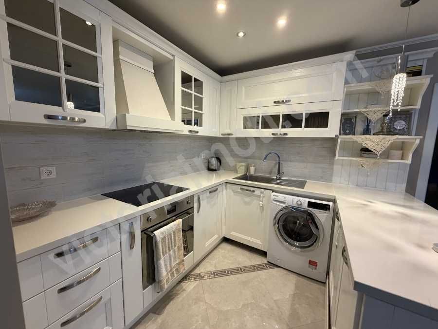 Продава се Тристаен апартамент в Велико Търново, Център - 120 кв.м за 765 €/кв.м - Снимка #1