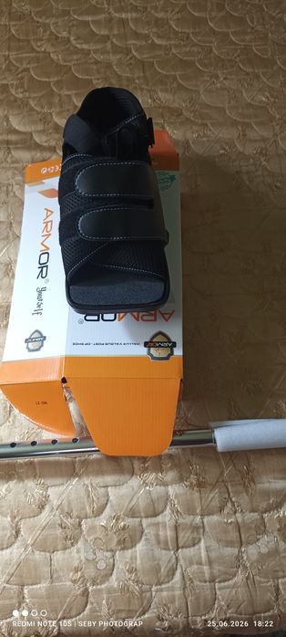 Vând orteza mărimea M este noua nefolosita plus un baston reglabil