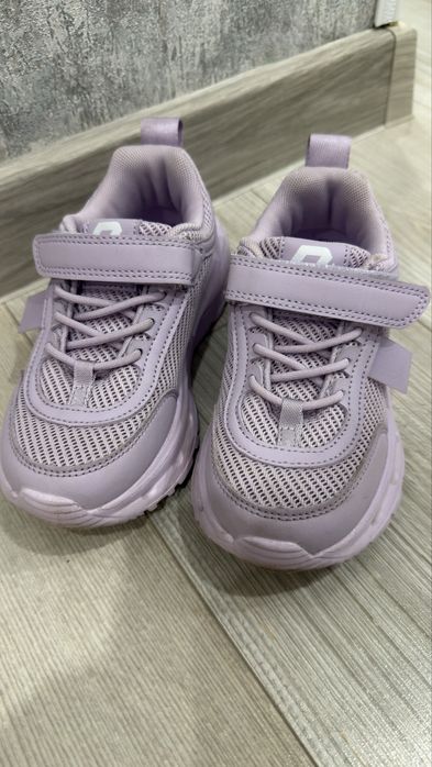 Продам кроссовки для девочки