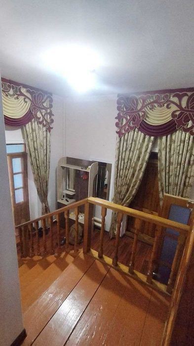 Катта  Ховли  10 хона ! 8 сотик сотилади Байткургон Кибрай  рн