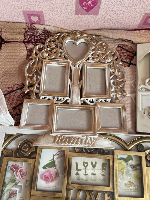 Фото рамки разные!