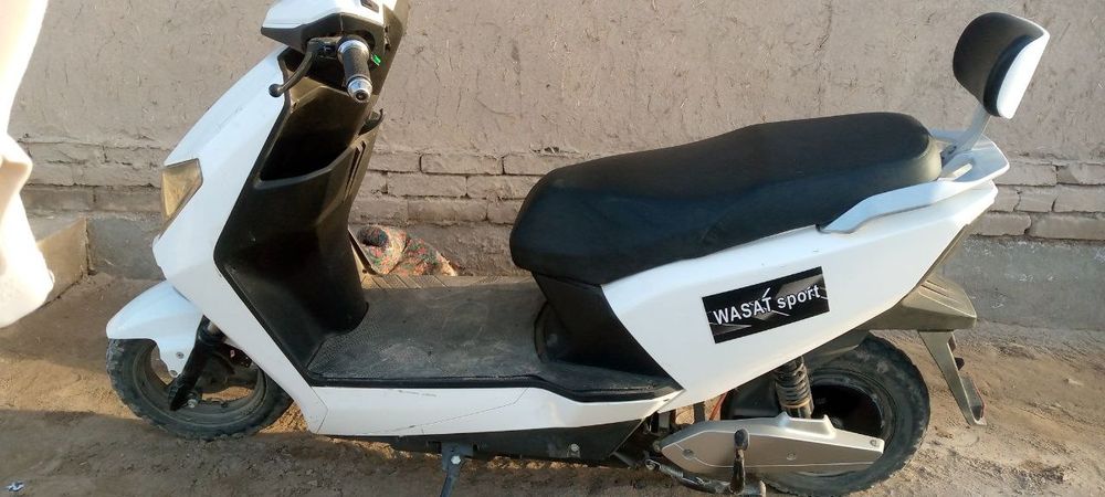 Elektr Skuter sotiladi