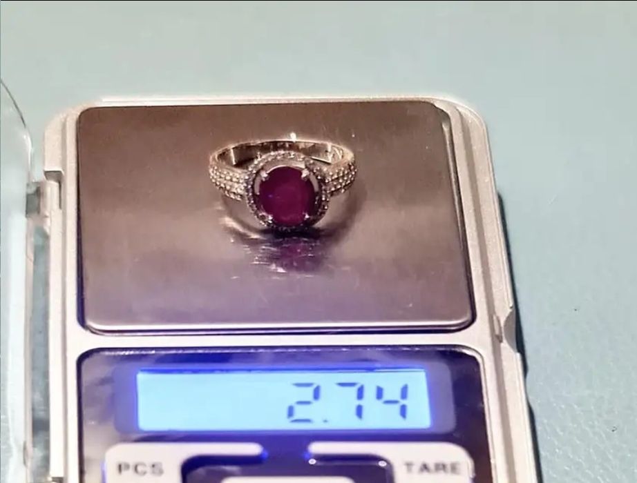 Сребърен комплект с натурален Рубин и циркони.Продават се и по отделно