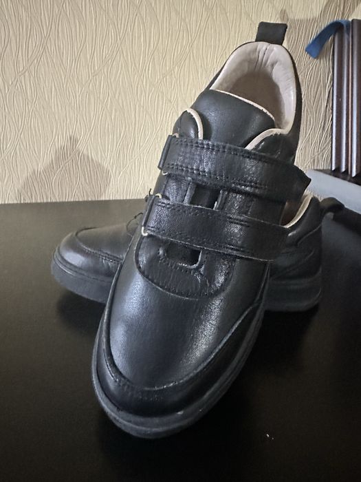 Продам школьные туфли на мальчика