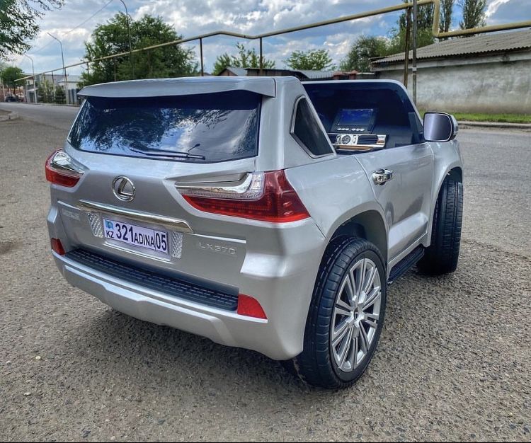 продам детскую машинку электромобиль