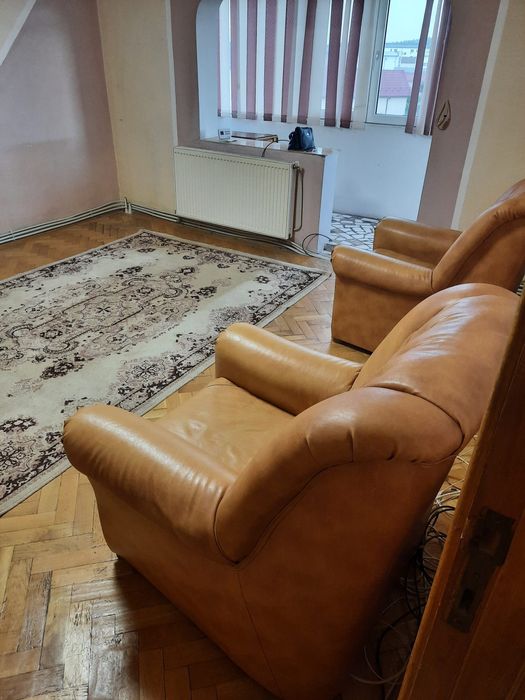 Închiriez apartament în Trivale.