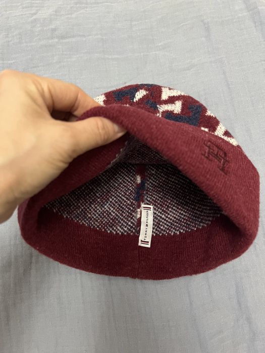 Шапка от Tommy Hilfiger