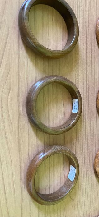 Вази, сувенури , гривни - дърво лот за 37 лв. Фигури от порцелан