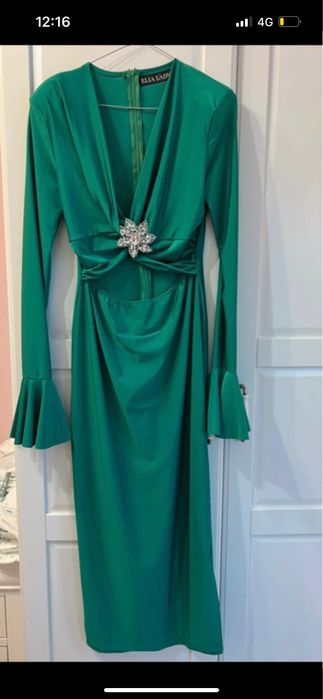 Rochie ocazie- purtata o singura data, elastica, brosa detasabila
