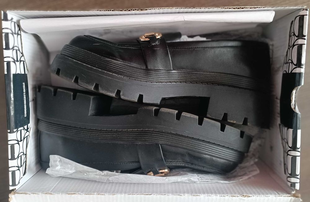 Продавам чисто нови дамски обувки Clarks номер 41