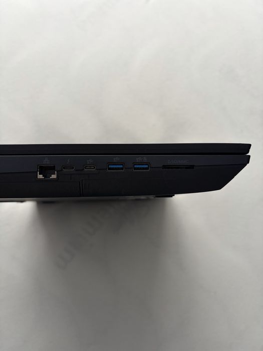 Геймърски лаптоп 17.3" GTX 1060 / I5 8600K / 16GB RAM