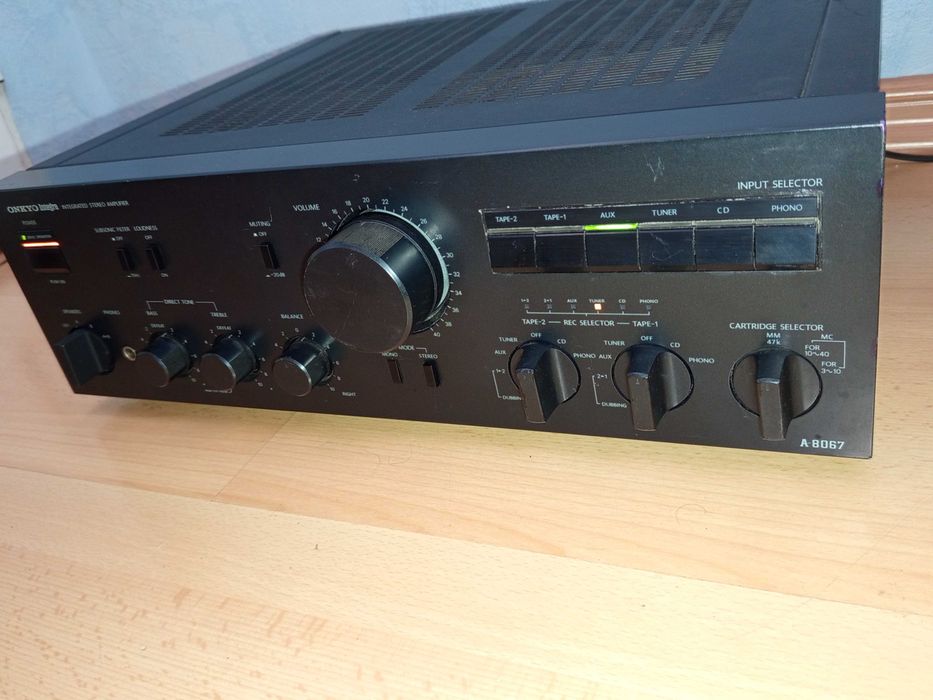 Стерео усилвател Onkyo integra A-8067