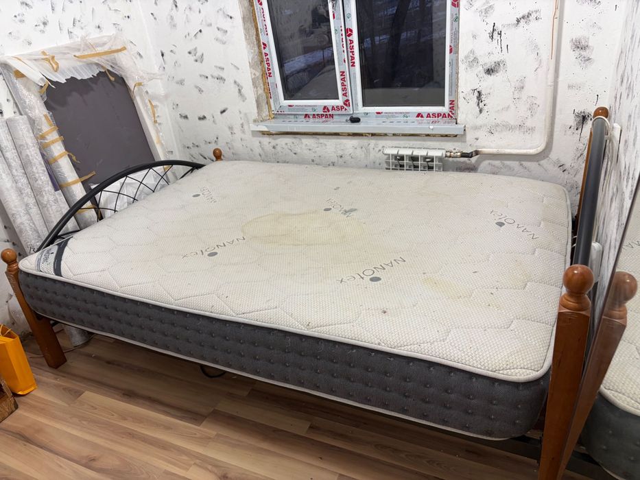 Продам кровать с матрасом