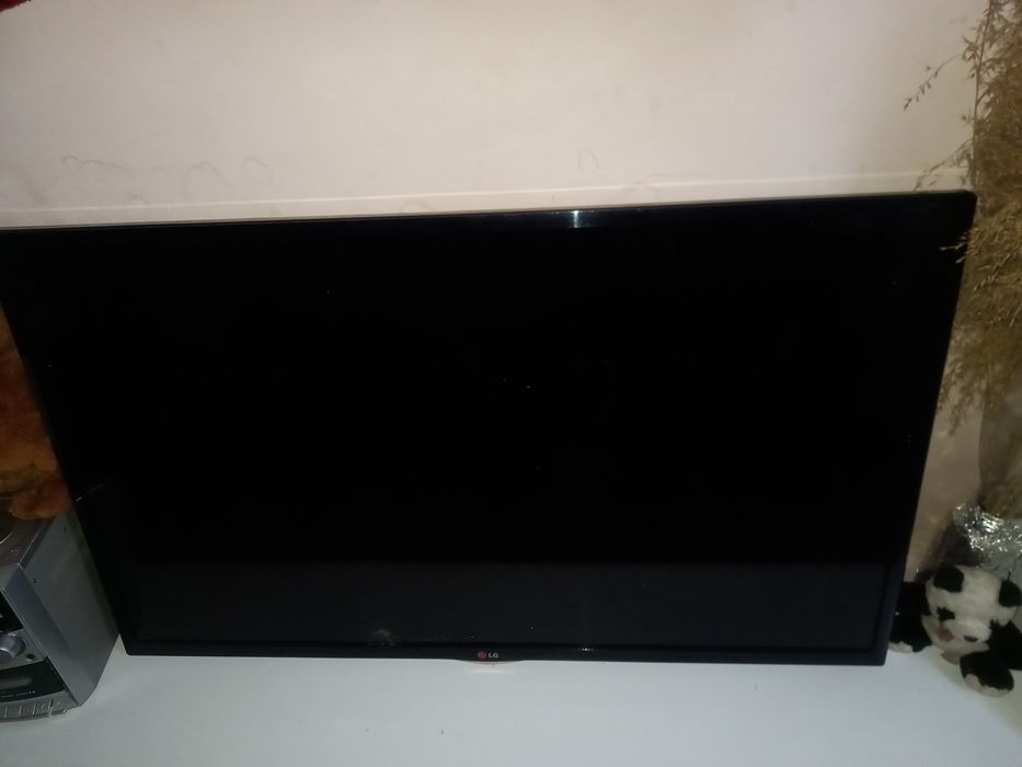Vand plazma marca LG pentru pese ea functioneza dar se vede pe jumate.