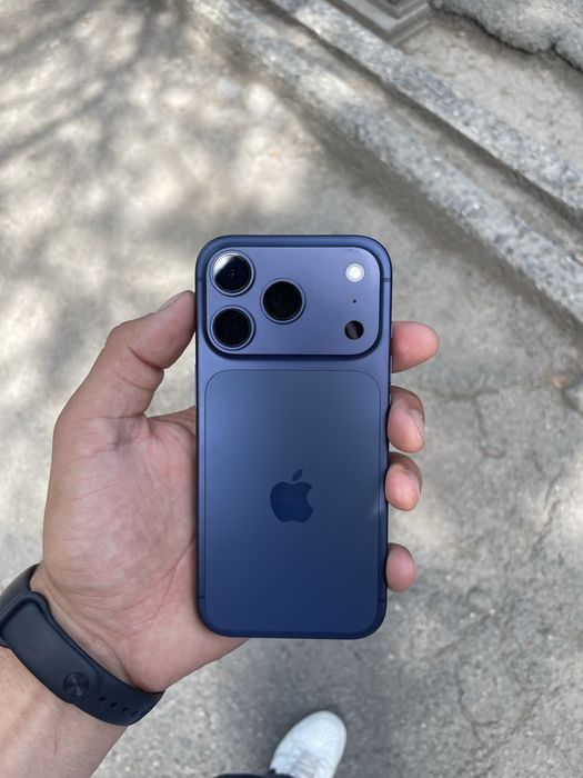 iPhone 17 pro 256 blue