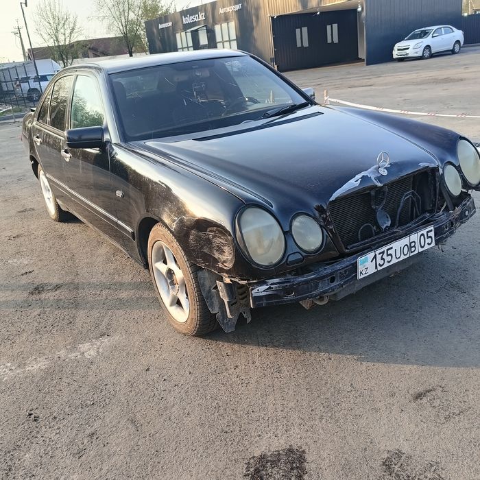 Мерседес Бенс 210