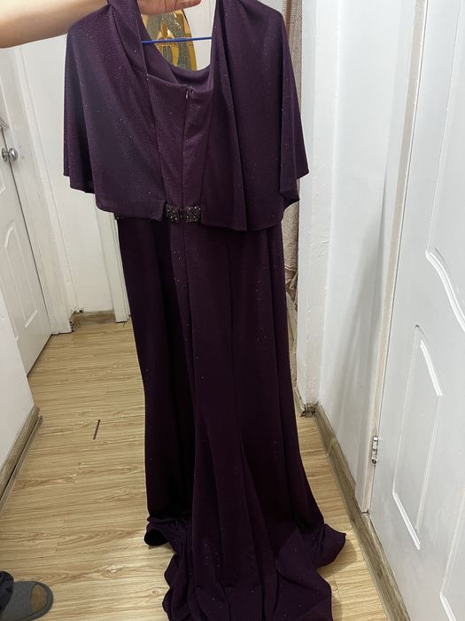 Продам вечернее платье со шлейфом