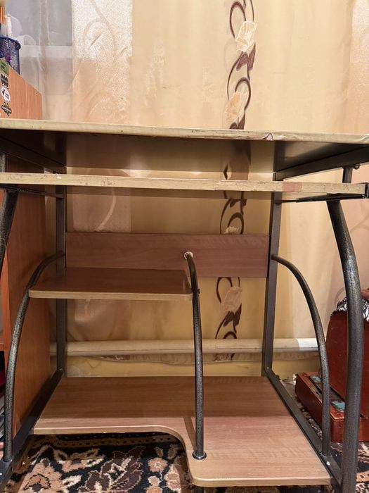 Компьютерный стол продается!