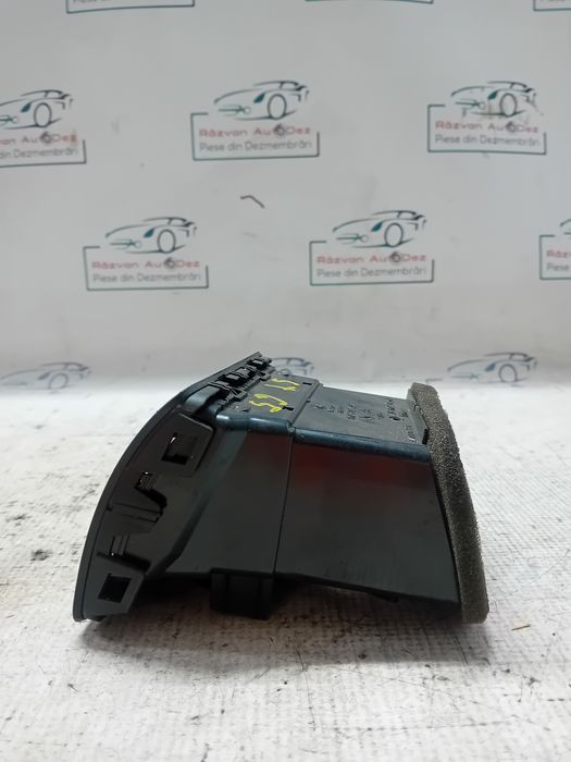 grila ventilatie stanga  volkswagen golf 5 2006