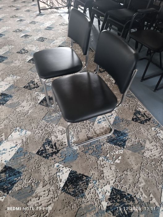 Продам офисные стулья