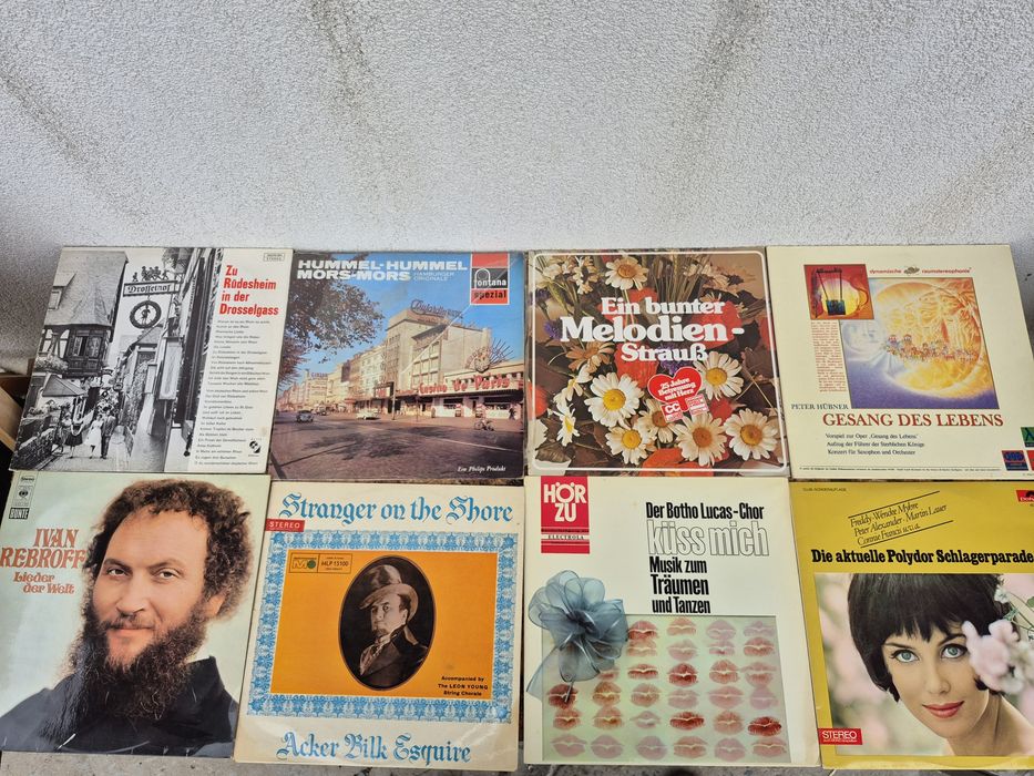 Vând un lot de 150lp discuri vinil muzică clasică mixtă pentru pick-up