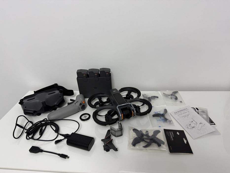 Drona dji avata 2 fly more combo