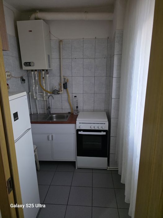 Închiriez garsoniera