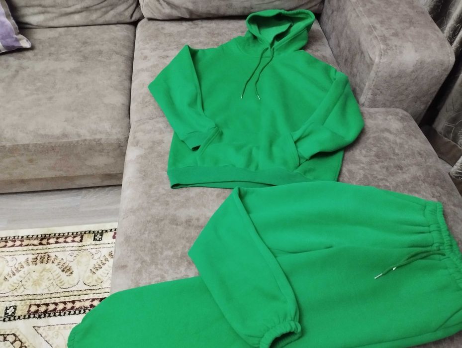 Продам качественную одеждуженскую.