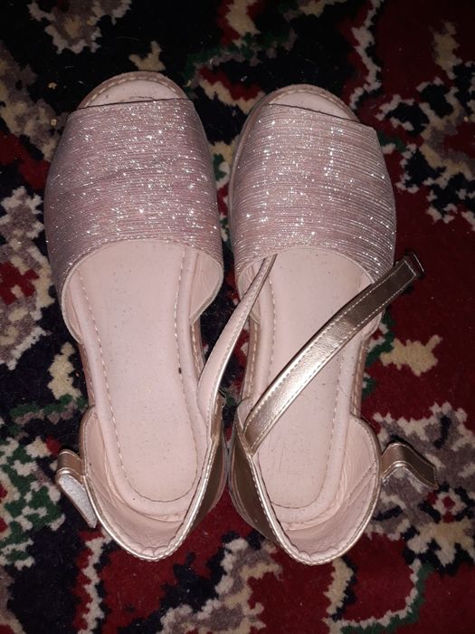 Pantofi si sandale noi