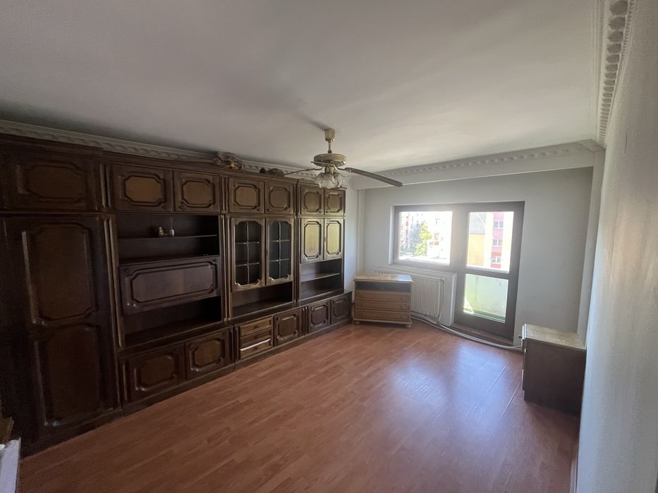 Vand apartament 3 camere + GARAJ