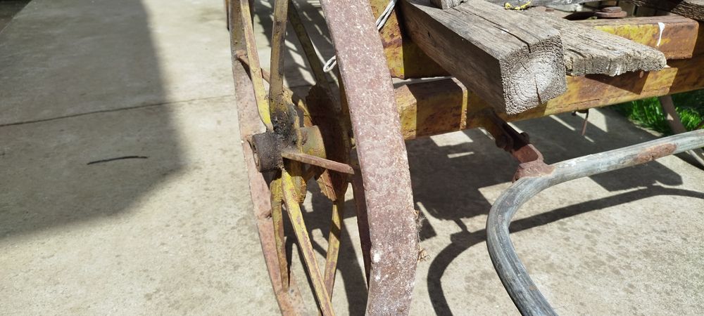 Каруца с метални колела
