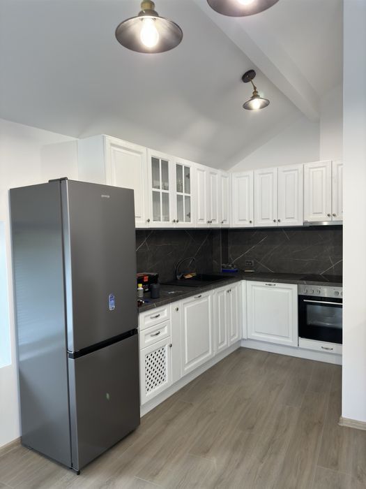 Дава се под наем Тристаен апартамент в Варна, Гръцка махала - 95 кв.м за 1000 € - Снимка #4