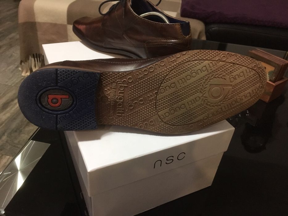 Pantofi bugati maro roscat in stare ca  noi marimea 41. Originali .