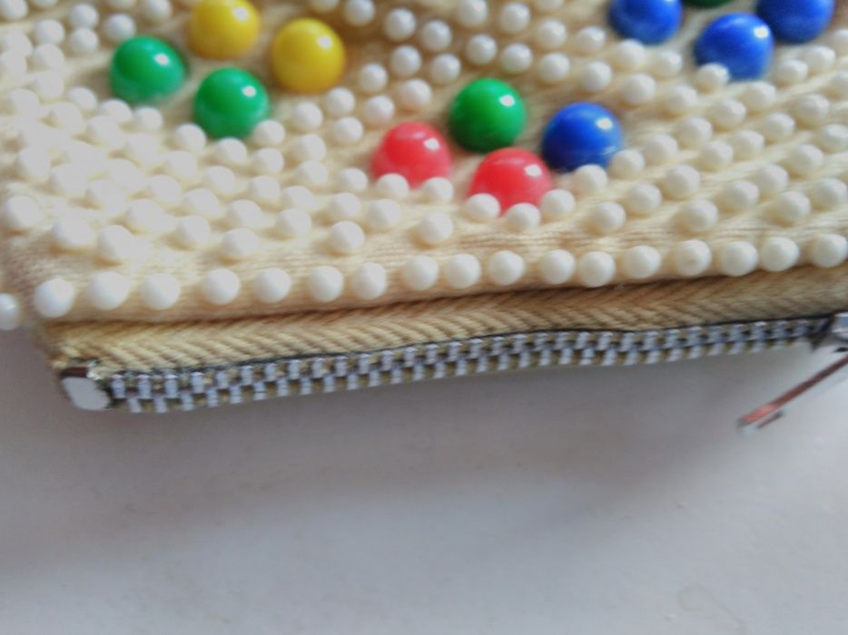 Портмоне за момиче с мънисти