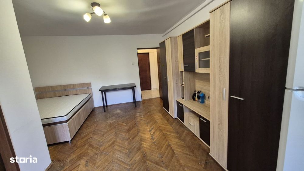 Bd. Bucuresti garsoniera de inchiriat etaj 2 mobilata si utilata