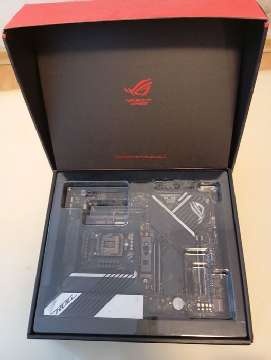 Vand placa de baza Asus ROG Maximus XIII Apex Z590 lga 1200 WiFi 6E
